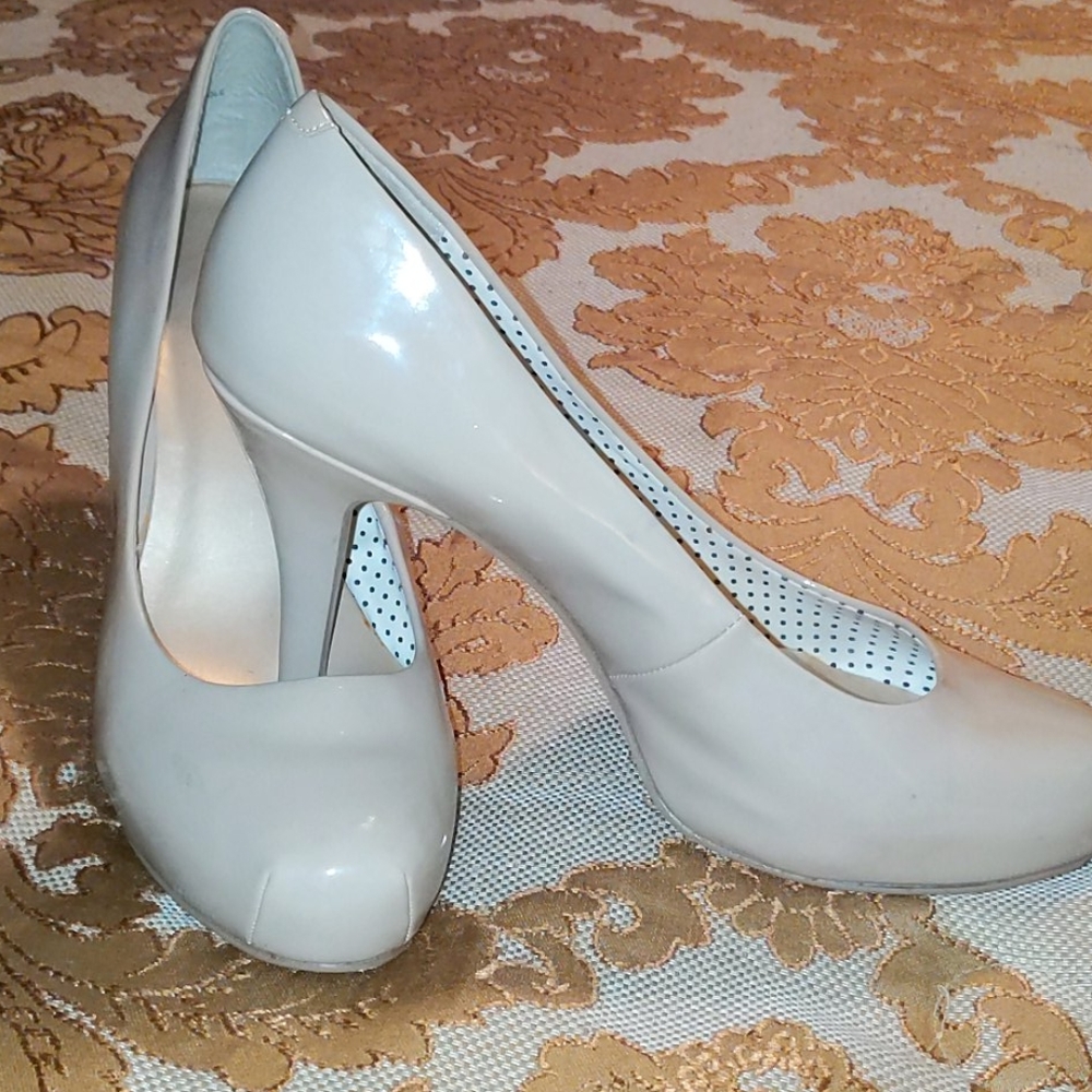 Pumps - Picture 2 of 3